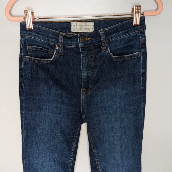 Free People Blue Busted Knee Distressed Skinny Jeans Size 27 - Picture 4 of 7